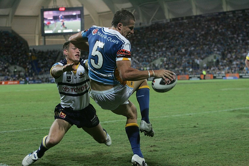 Jordan Atkins touches down for the Titans against the Cowboys in round one of 2008.