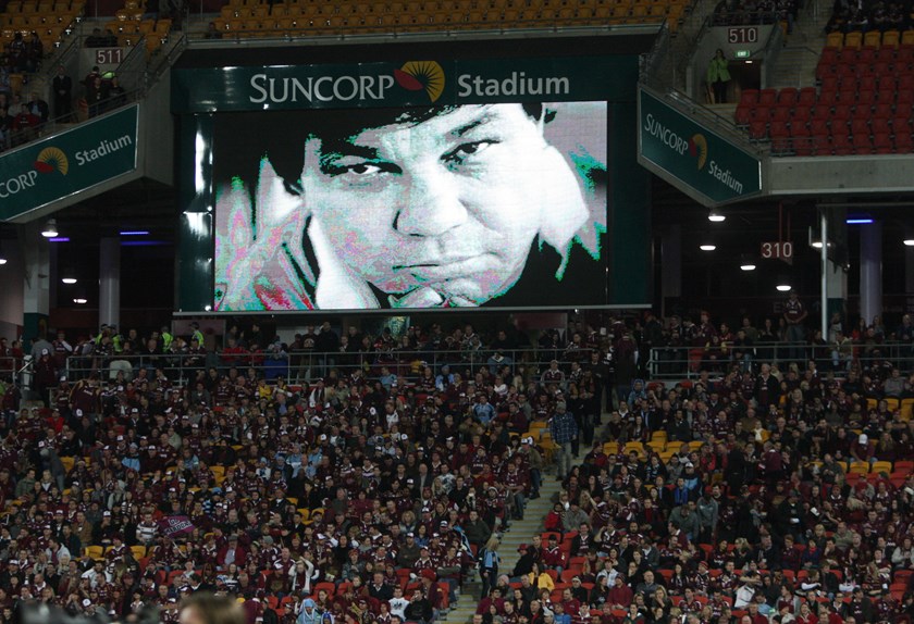 The Suncorp Stadium crowd paid their respects to Immortal prop Arthur Beetson in the first Origin at the venue since his death in December, 2011.