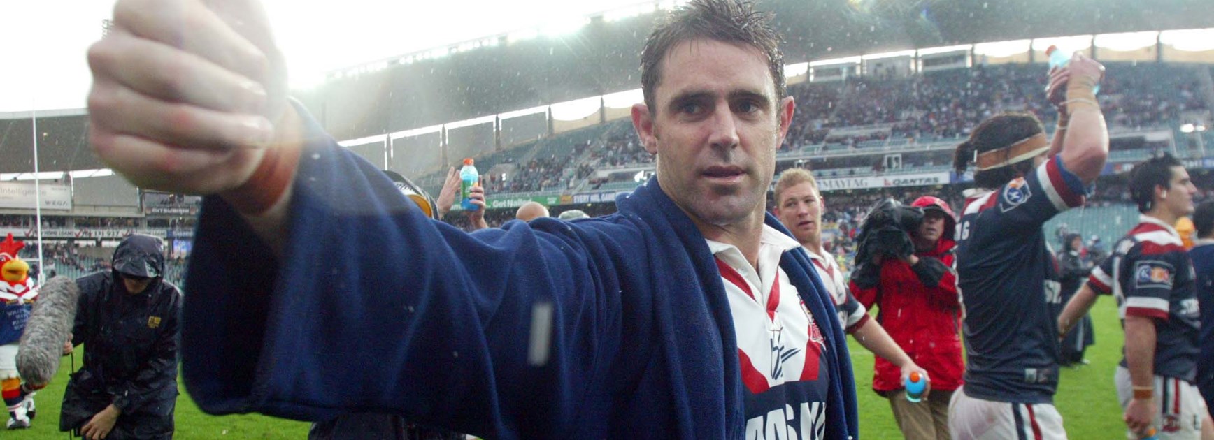 Brad Fittler acknowledges the fans after a Roosters triumph.