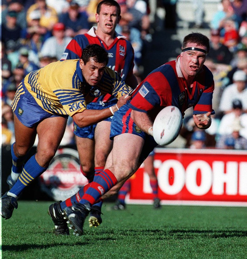 Newcastle prop Tony Butterfield passes away from Eels halfback John Simon in 1997.