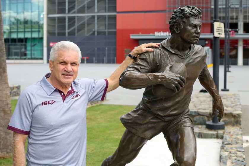  Colin Scott with statue of his idol Arthur Beetson.