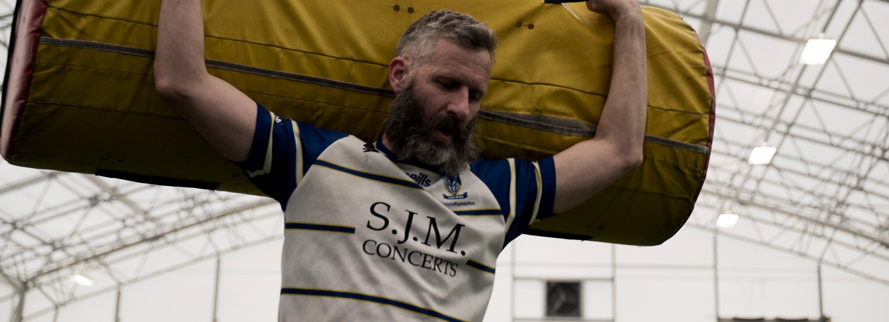 It doesn't matter how famous you are, Adam Hills helps pack up after training.