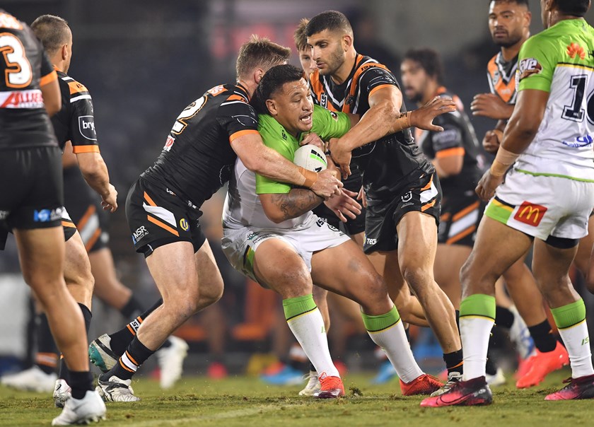 Josh Papalii surges ahead for the Raiders in Ricky Stuart's 400th game as coach.