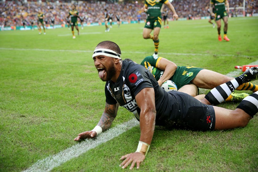Manu Vatuvei dives over in the corner for the Kiwis in 2015.