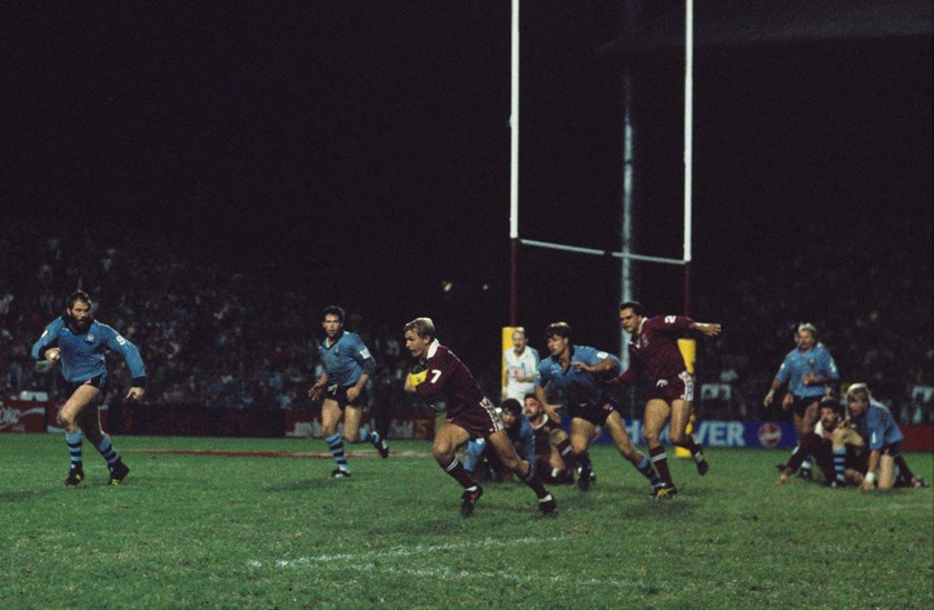 Rookie halfback Allan Langer on the run for Queensland in 1987.