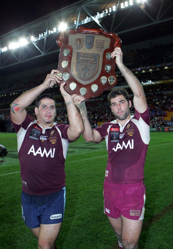 Carl Webb and Cameron Smith with the Origin Shield in 2007.