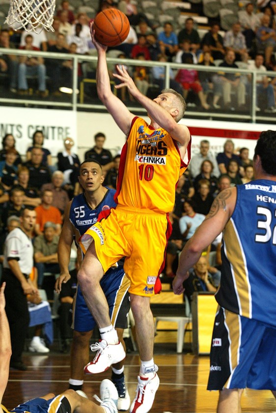 Australian basketball great Andrew Gaze playing for the Melbourne Tigers.
