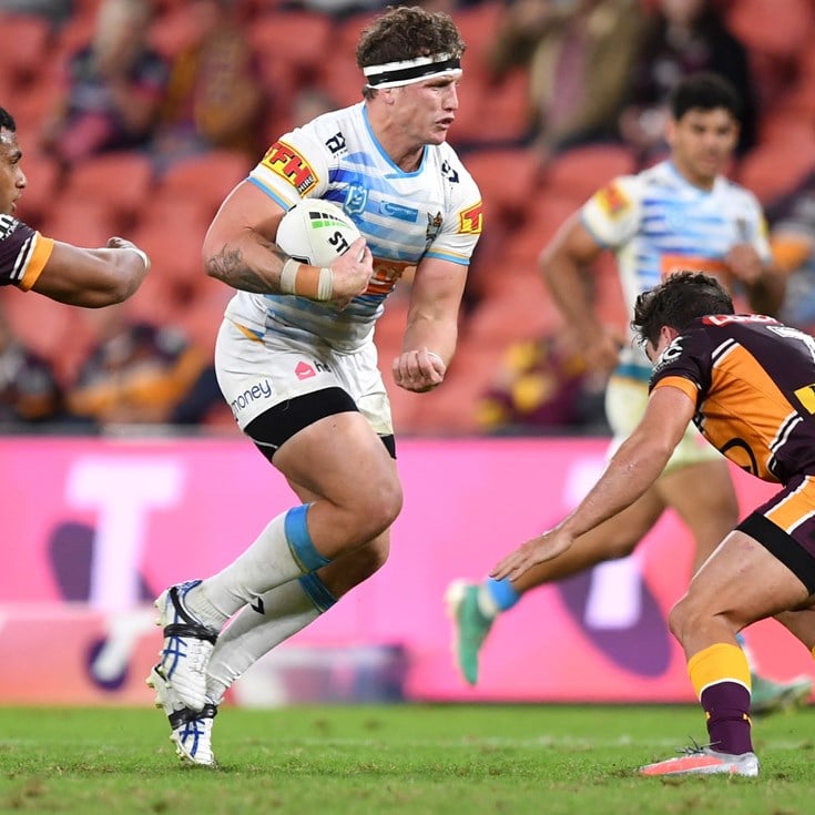 Wallace inspired by dad's secret hand signals in stands