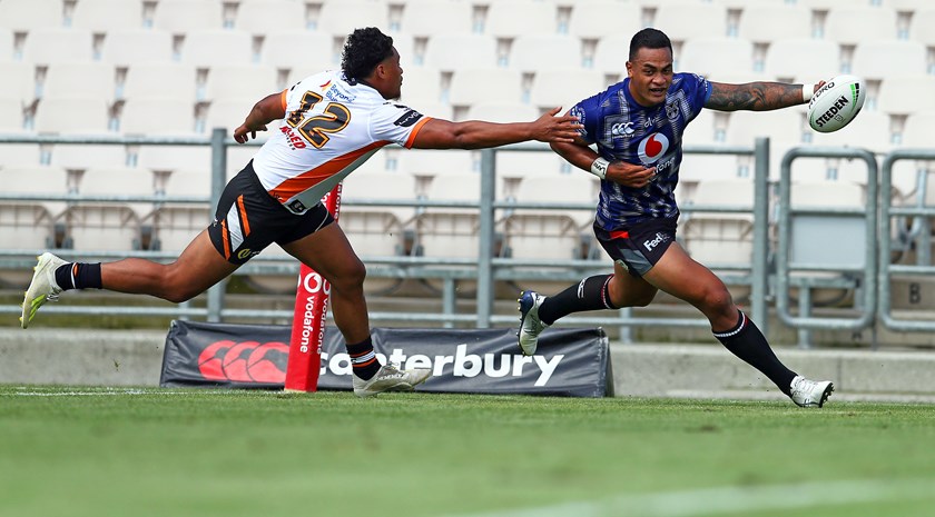 Warriors winger Ken Maumalo crosses for a try.