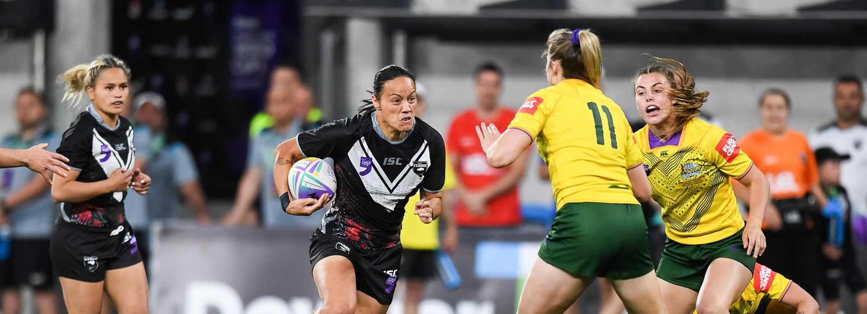 Honey Hireme-Smiler carts it up for the Kiwi Ferns against Australia at the World Nines in 2019.