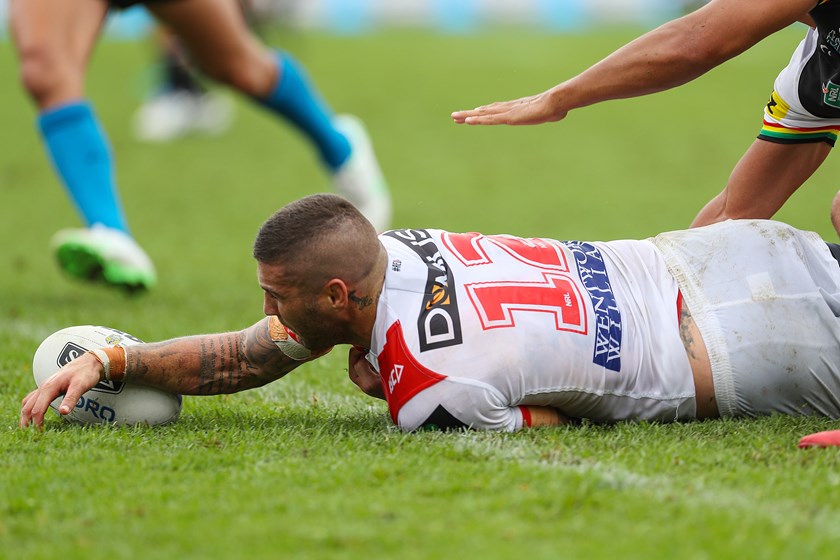 Joel Thompson dots down for the Dragons in 2015.