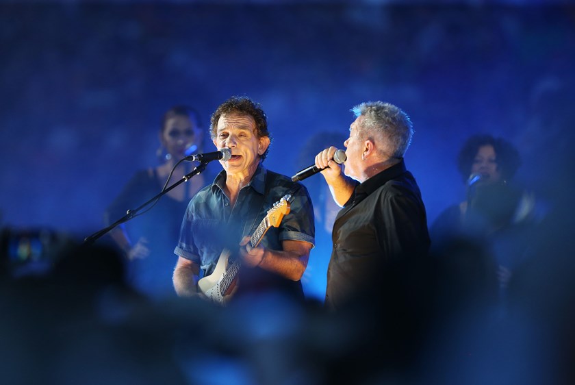 Cold Chisel icons Ian Moss and Jimmy Barnes perform at the 2015 NRL grand final.
