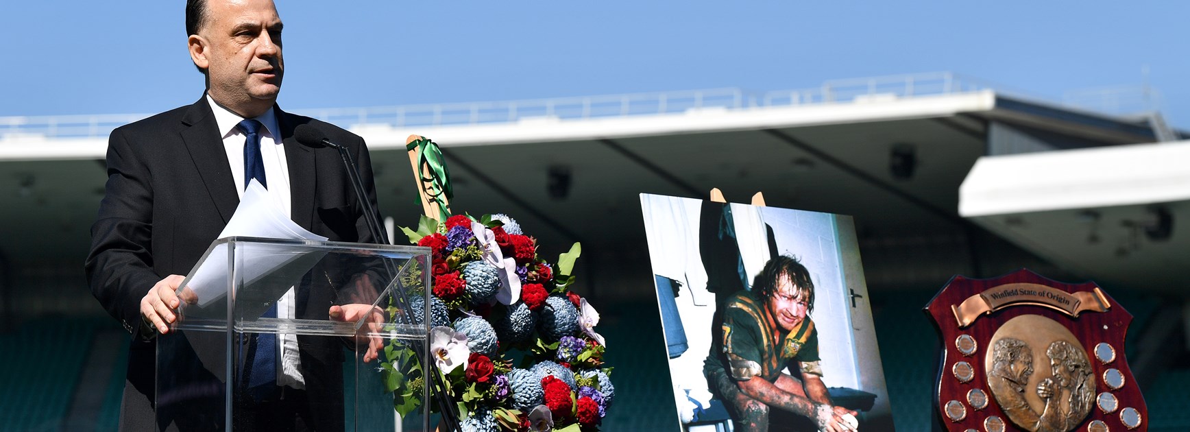 ARLC chairman Peter V'landys delivers an eulogy at the memorial service for Tom Raudonikis at the SCG.