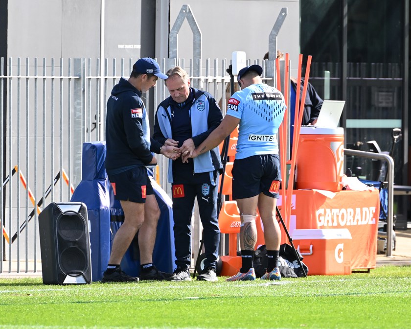 Blues medical staff treat Staggs dislocated finger