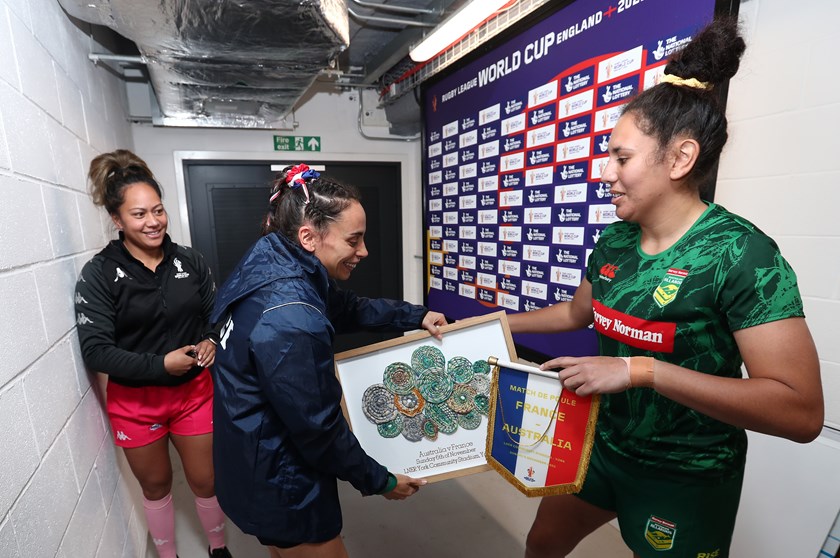 Tallisha Harden gives French captain Alice Varela her cultural gift