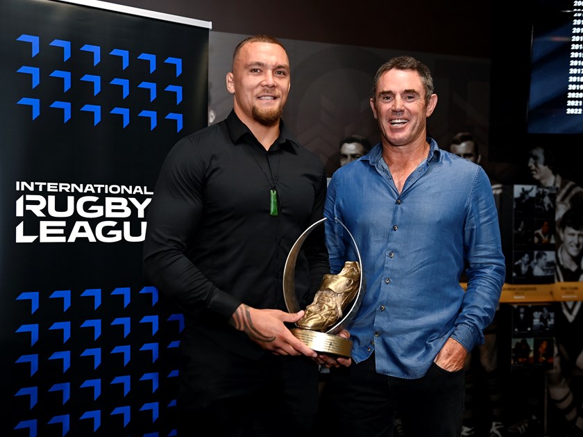James Fisher-Harris receives the 2023 Golden Boot from Brad Fittler