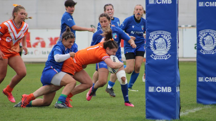 Nicole Kennedy reaches out to score one of her three tries in Netherlands win against Italy.