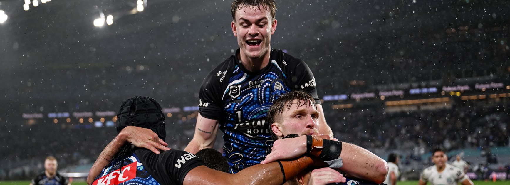 As it happened: Bulldogs, Roosters win big; Dragons stun Sharks