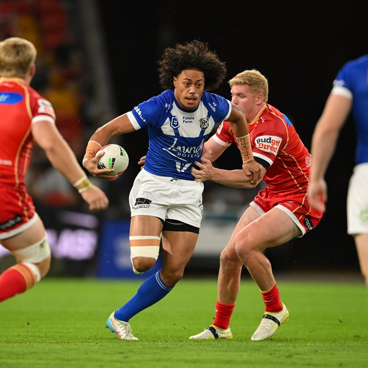 Thursday night footy: Dolphins surge to lead Bulldogs
