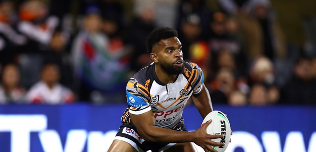Friday night footy: Warriors kick clear over Tigers