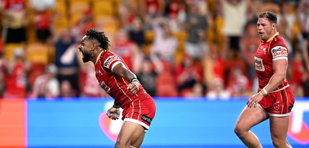 As it happened: Hammer inspires Dolphins against Titans; Knights dig deep