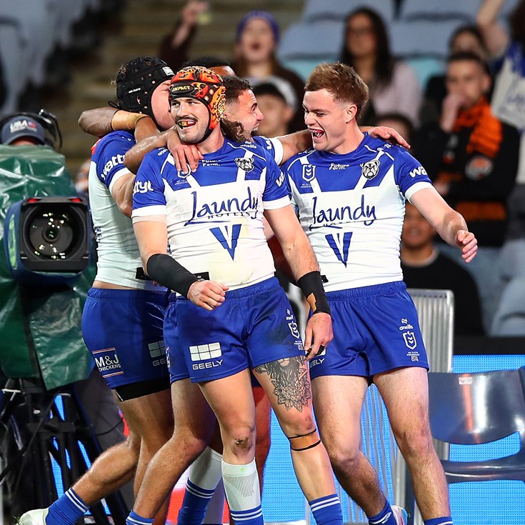 As it happened: Bulldogs, Raiders keep dream alive; Warriors hold off Dragons