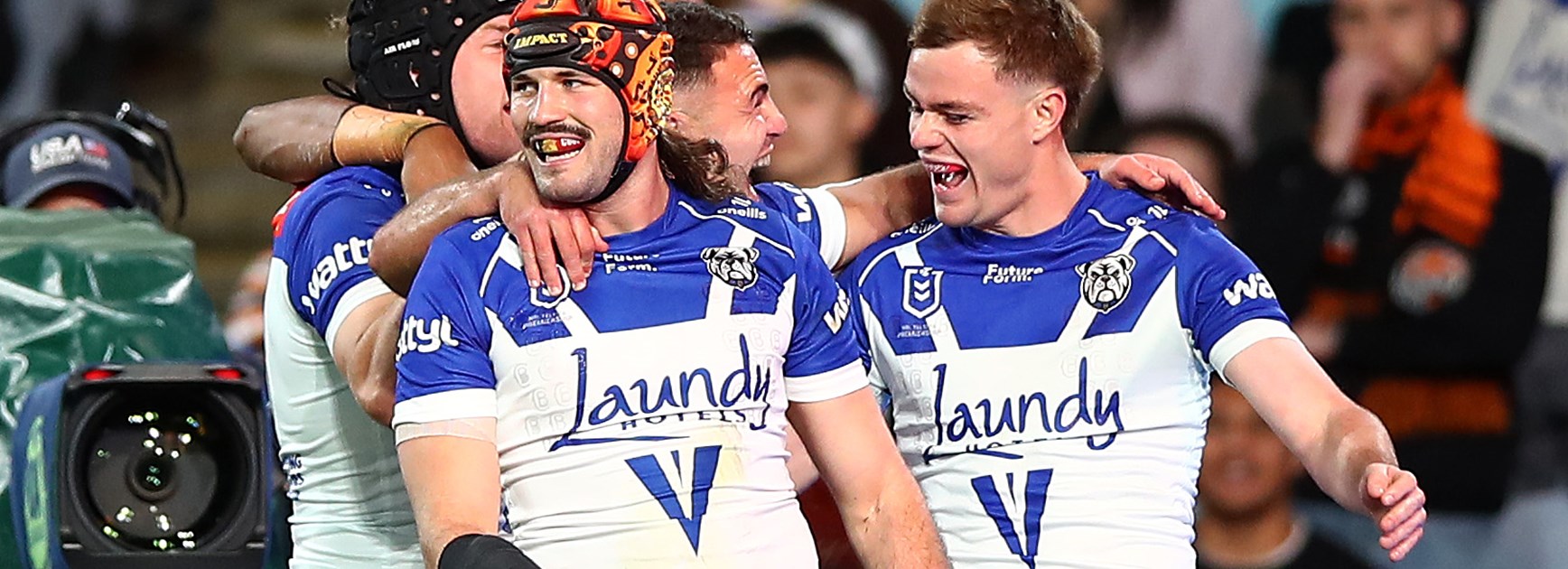 As it happened: Bulldogs, Raiders keep dream alive; Warriors hold off Dragons