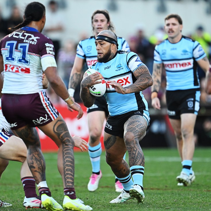 Sunday footy: Sharks dominating Sea Eagles; Titans terrific