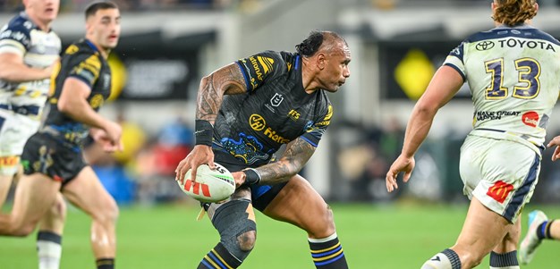 Backyard blitz: Paulo channels his inner halfback with miracle pass