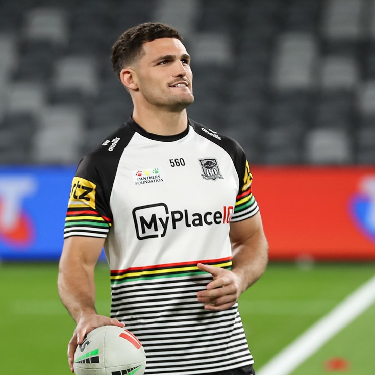 Friday night lights: Panthers v Bulldogs; Manly keep dream alive