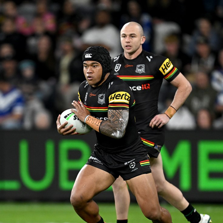 Friday night lights: Panthers v Bulldogs; Manly keep dream alive