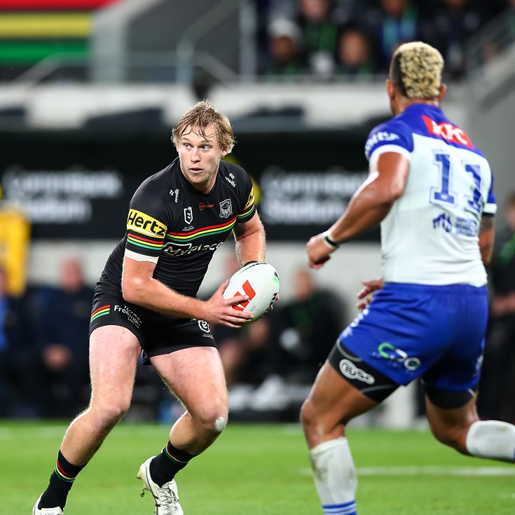Friday night lights: Panthers v Bulldogs; Manly keep dream alive