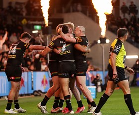 As it happened: Panthers back on top; Manly keep dream alive
