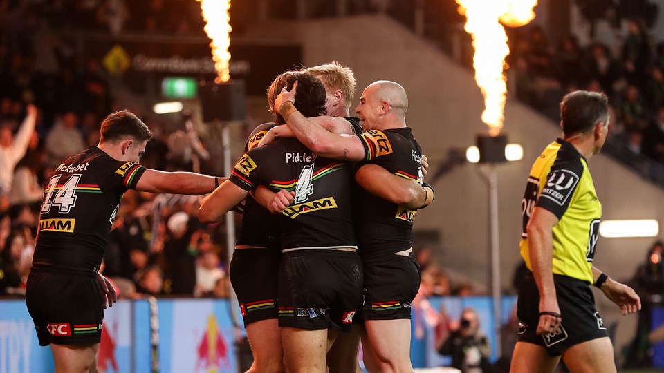 As it happened: Panthers back on top; Manly keep dream alive