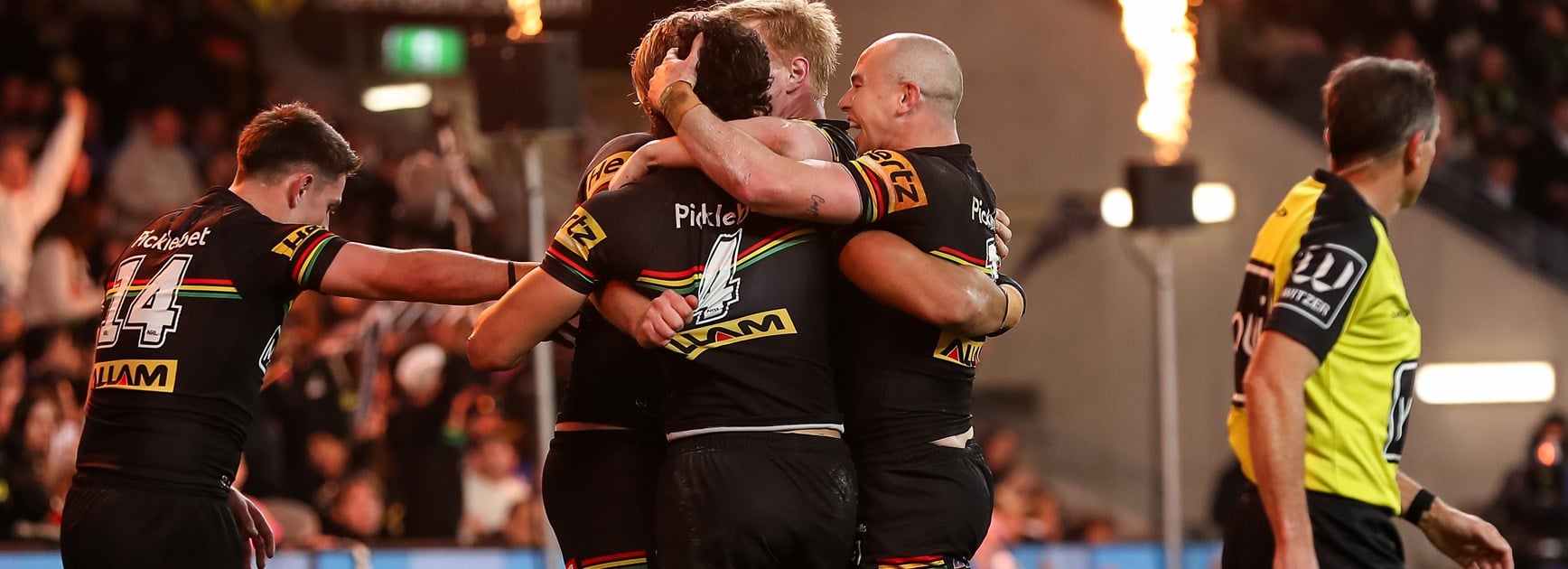 As it happened: Panthers back on top; Manly keep dream alive