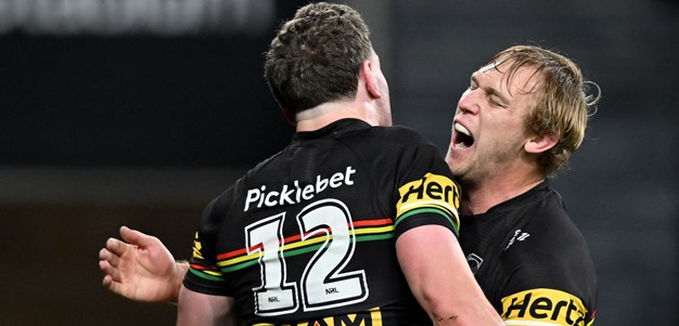 Friday night lights: Panthers v Bulldogs; Manly keep dream alive
