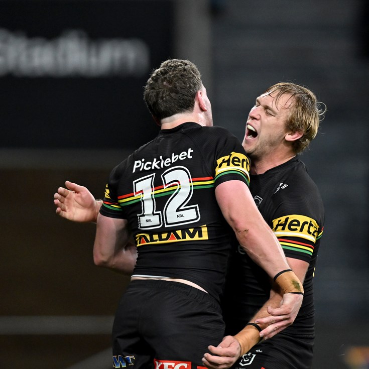 Friday night lights: Panthers v Bulldogs; Manly keep dream alive