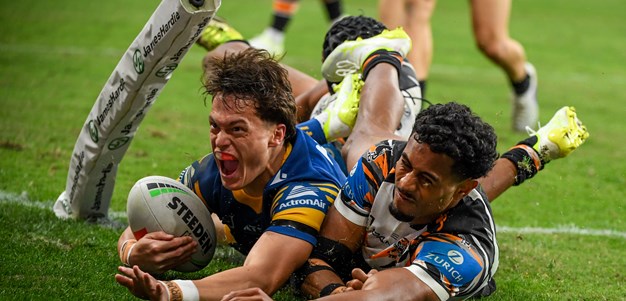 Twidle dedicates dazzling debut to his mum and his mentor