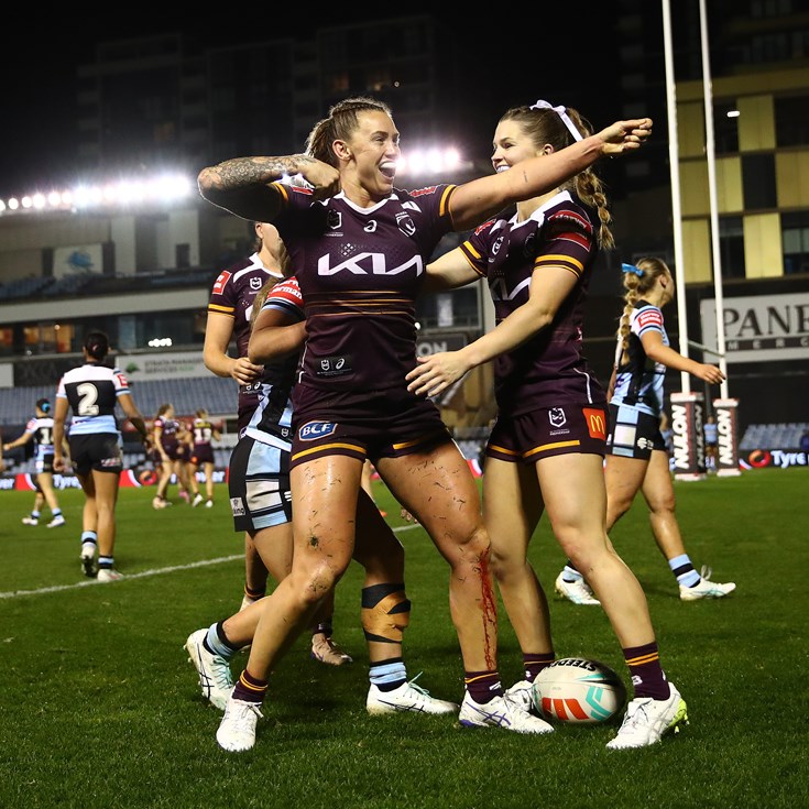 As it happened: Back-to-back Broncos hold off desperate Sharks