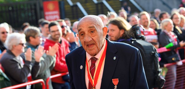 Tributes flow for Sir Billy Boston: Trailblazer and tryscoring freak