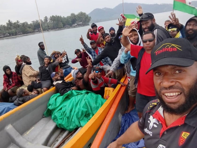 Some of the tribesmen from Mt Hagen had never seen the ocean before.